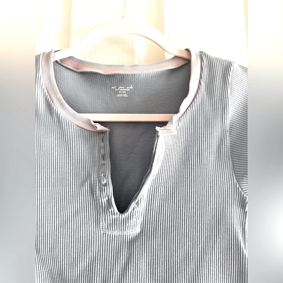 Popular PacSun top in size medium. - Picture 2 of 4